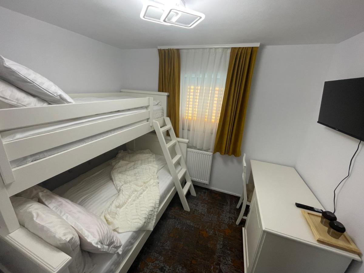 Pensiunea Alexolar New One Arada Exterior photo