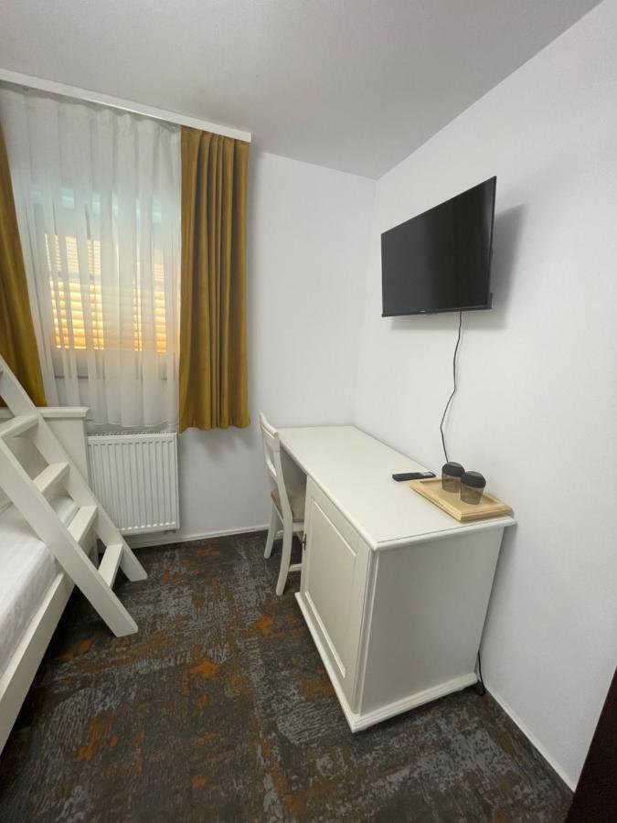 Pensiunea Alexolar New One Arada Exterior photo